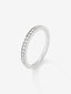 Media alianza de oro blanco de 18K con 18 diamantes en talla brillante con un total de 0,17 cts