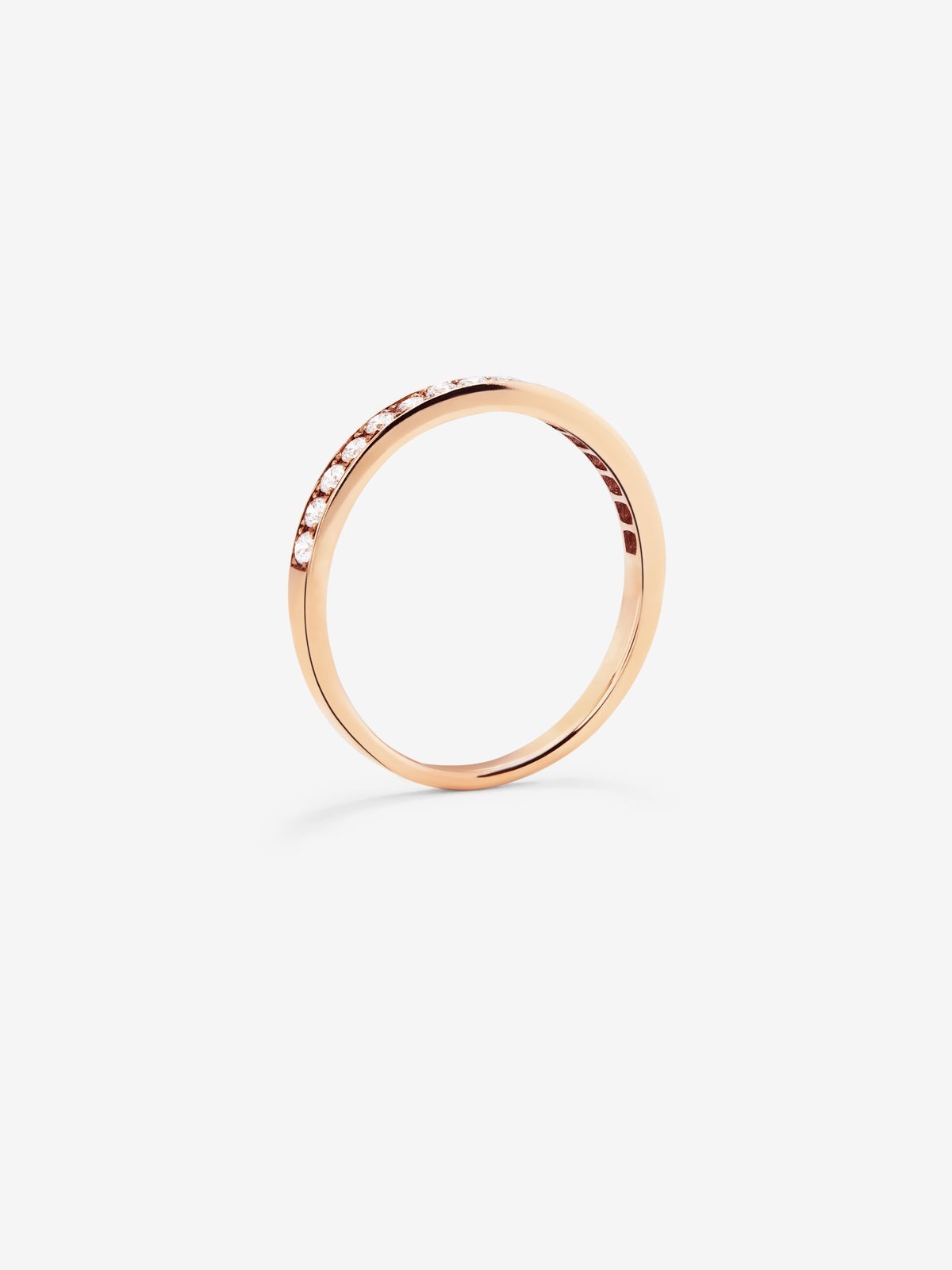 Media alianza de oro rosa de 18K con 15 diamantes en talla brillante con un total de 0,31 cts