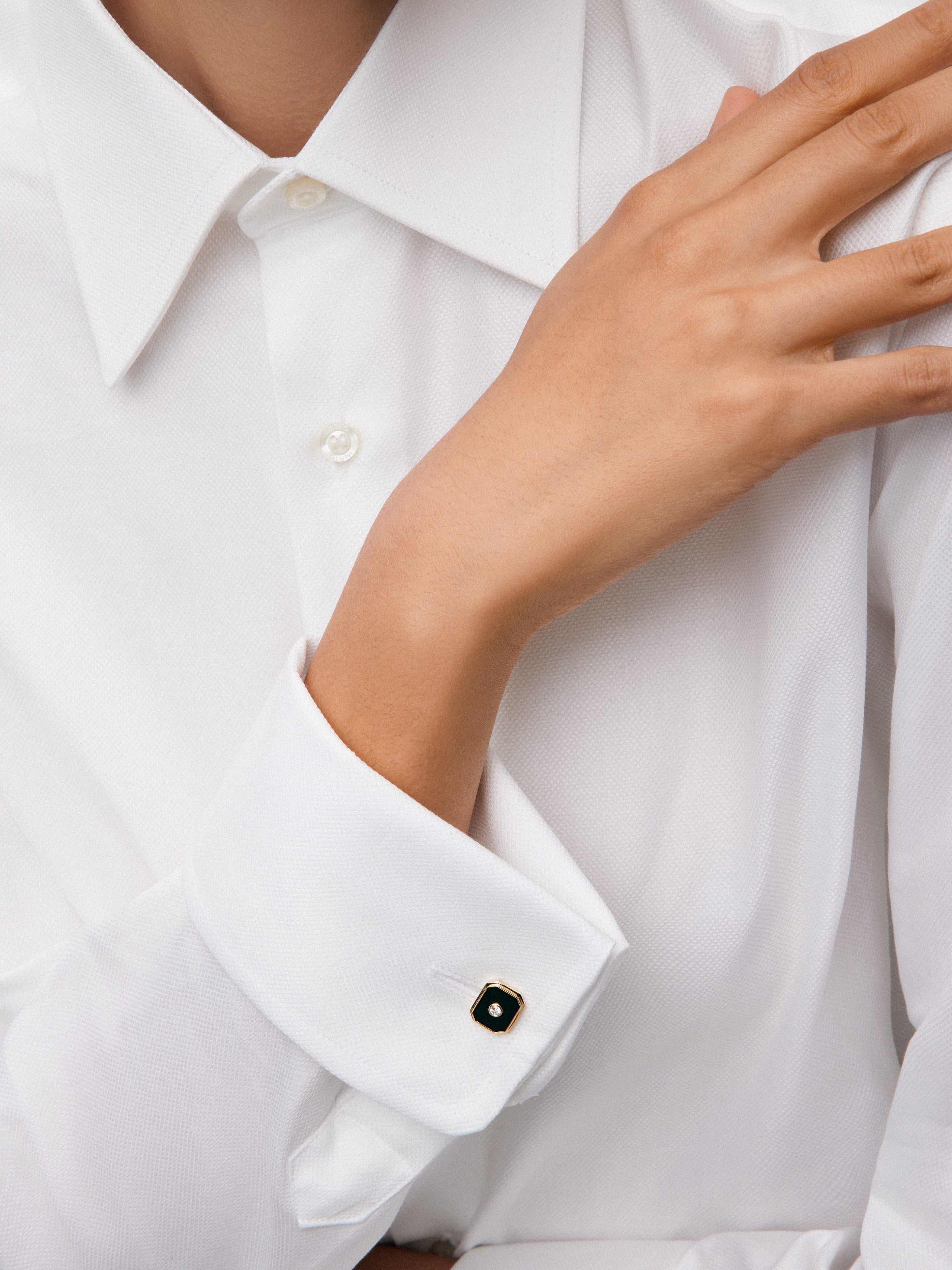 Gemelos de oro amarillo de 18K con ónix negro de 3,25 cts y diamantes blancos de 0,12 cts