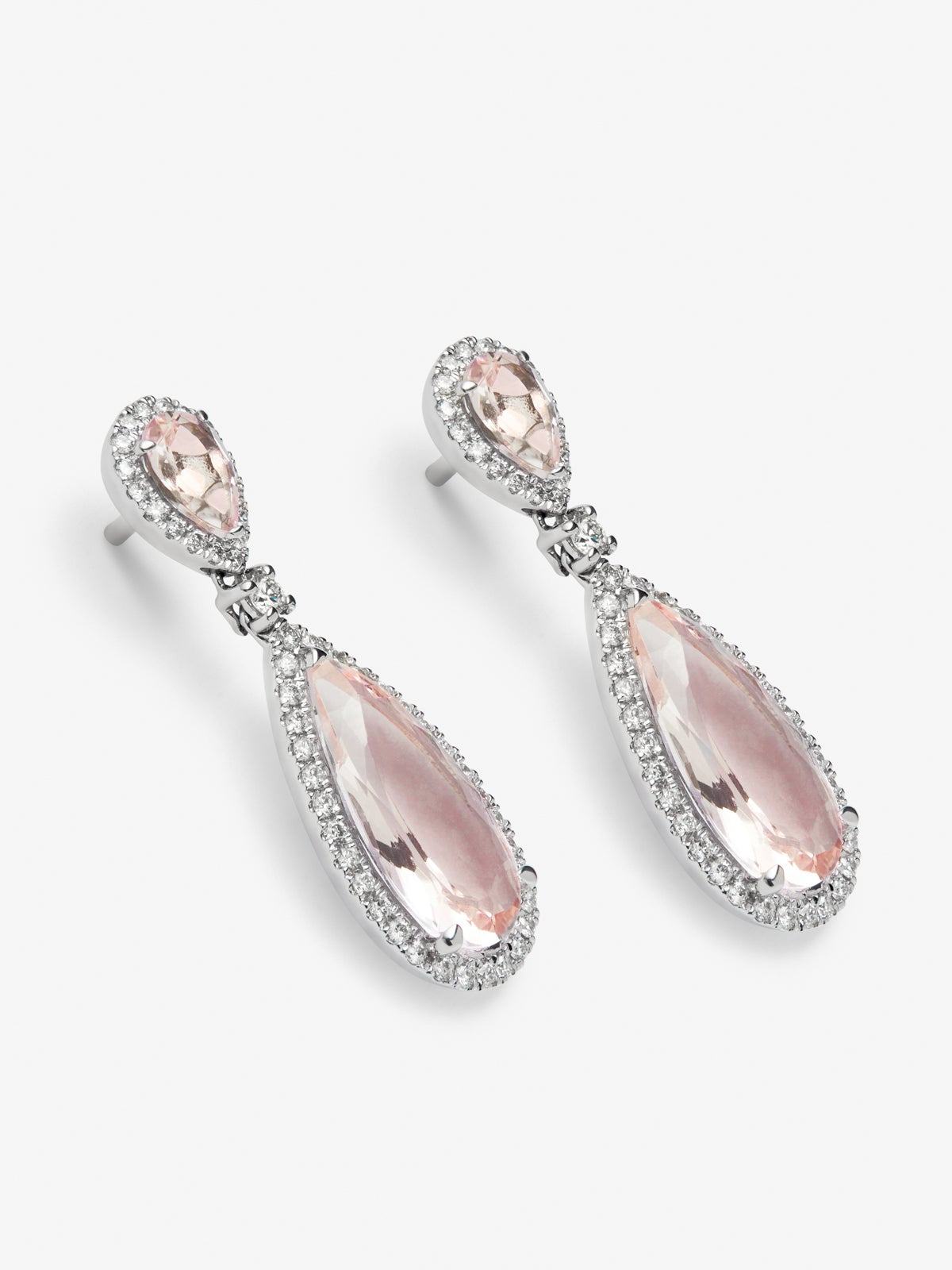 Pendientes de oro blanco de 18K con morganitas en talla pera de 5,04 cts y diamantes en talla brillante de 0,5 cts