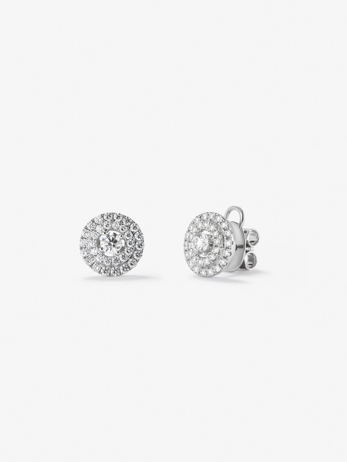Pendientes de oro blanco de 18K con 66 diamantes en tallla brillante con un total de 0,99 cts