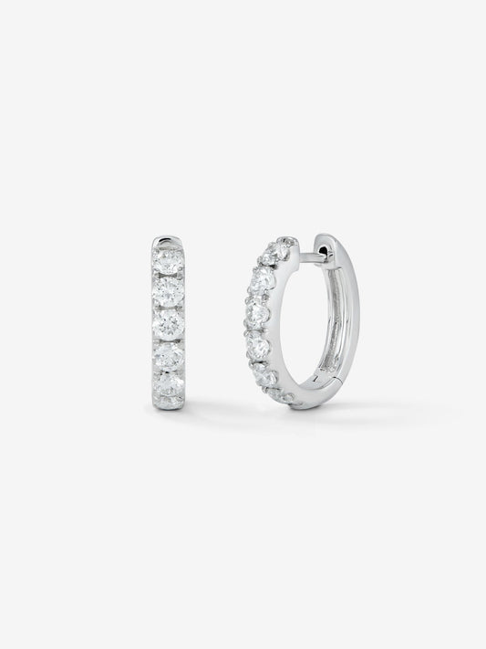 Pendientes de oro blanco de 18K con 12 diamantes en talla brillante con un total de 0,96 cts