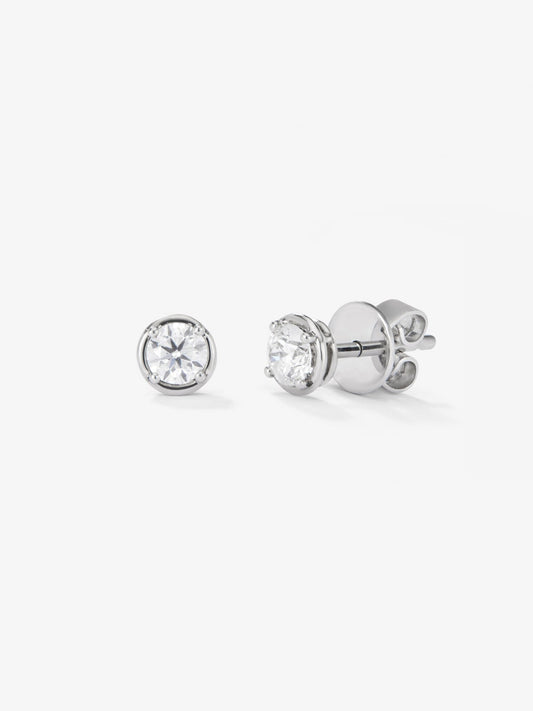 Pendientes de oro blanco de 18K con diamante solitario