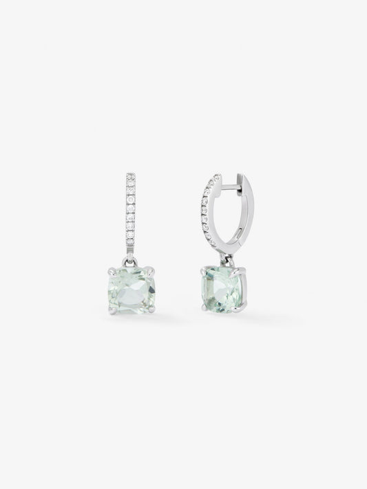 Pendientes de aro de oro blanco de 18K con 2 amatistas verdes con un total de 3,27 cts y 18 diamantes con un total de 0,14 cts