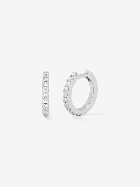 Pendientes de aro de oro blanco de 18K con 22 diamantes en talla brillante con un total de 0,13 cts