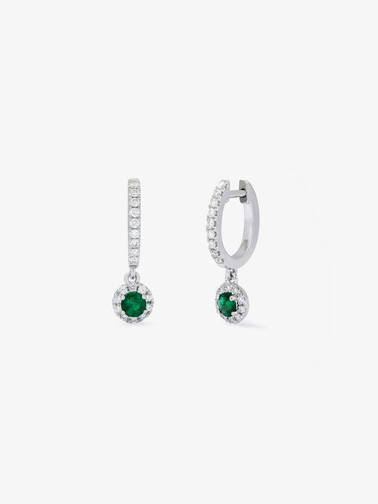 Pendientes de oro blanco de 18K con esmeraldas verdes en talla brillante de 0,26 cts y diamantes blancos en talla brillante de 0,45 cts