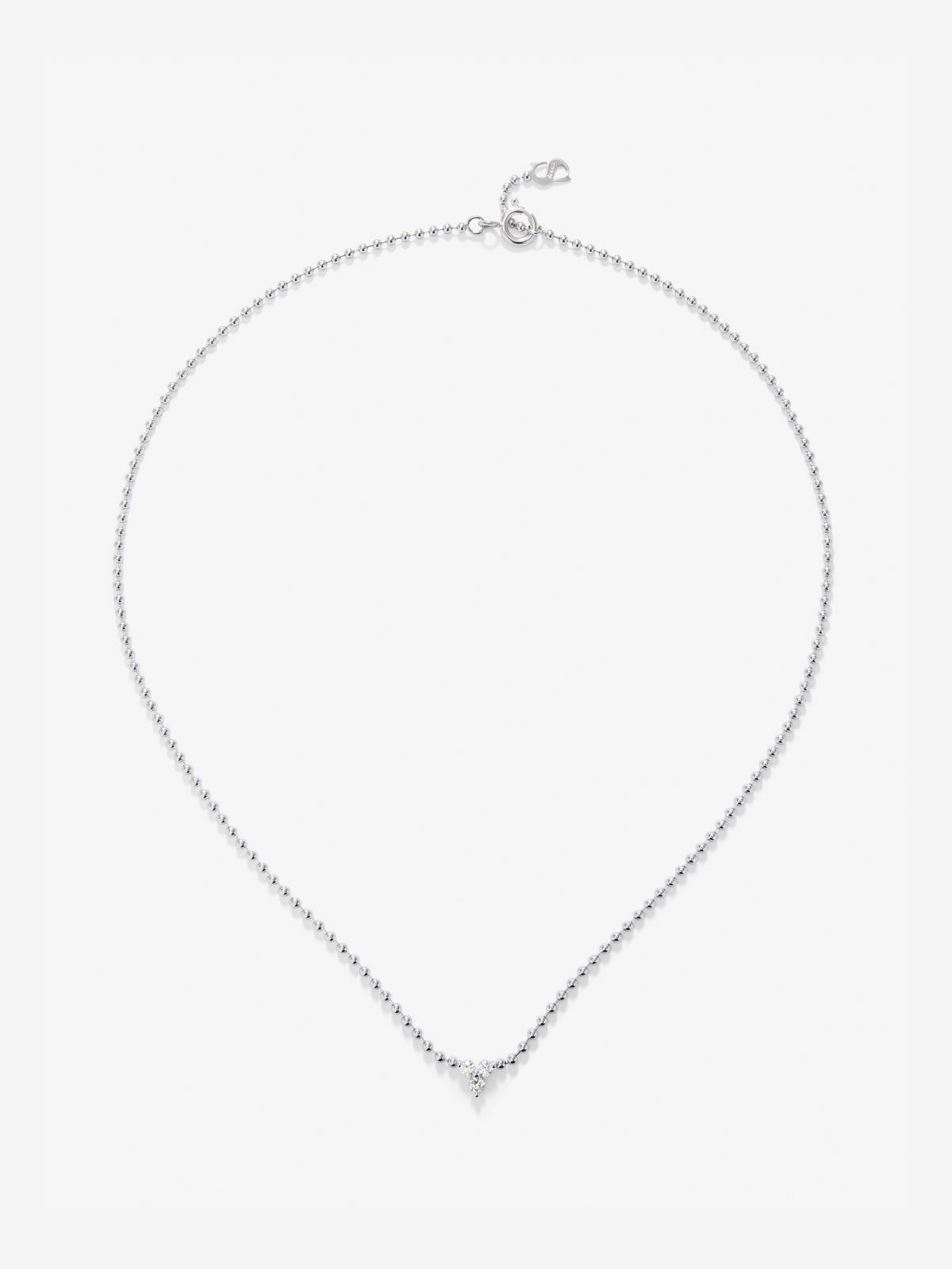 Colgante de oro blanco de 18K con 3 diamantes en talla brillante con un total de 0,18 cts