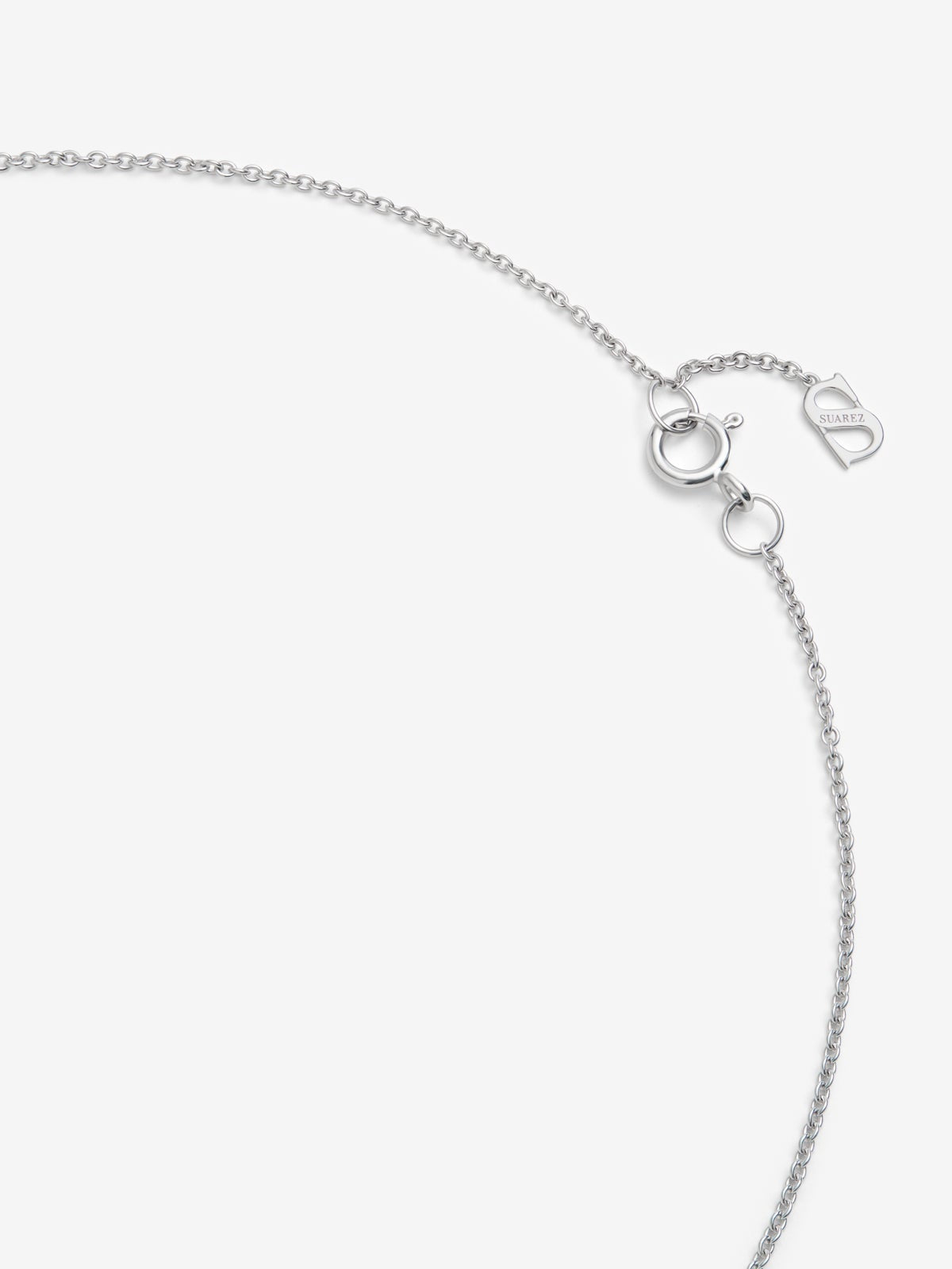 Colgante de oro blanco de 18K con 5 diamantes en talla brillante con un total de 0,13 cts