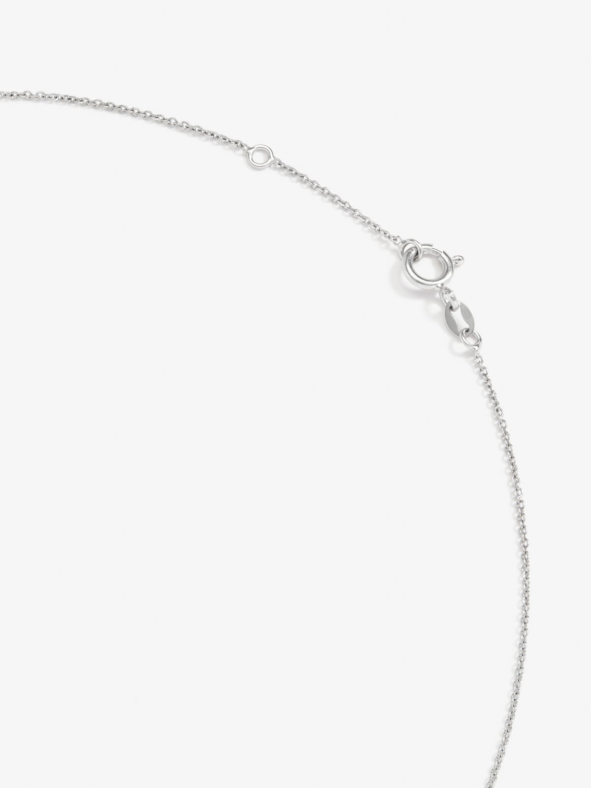 Colgante de oro blanco de 18K con rubí rojo