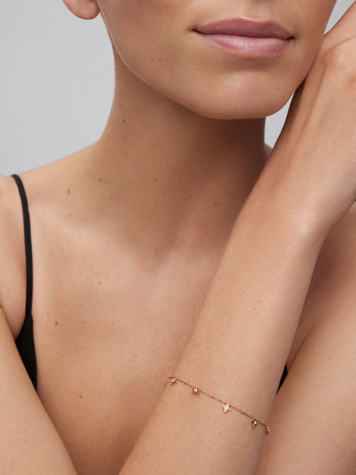 Pulsera cadena con estrellas de oro rosa de 18K con diamantes
