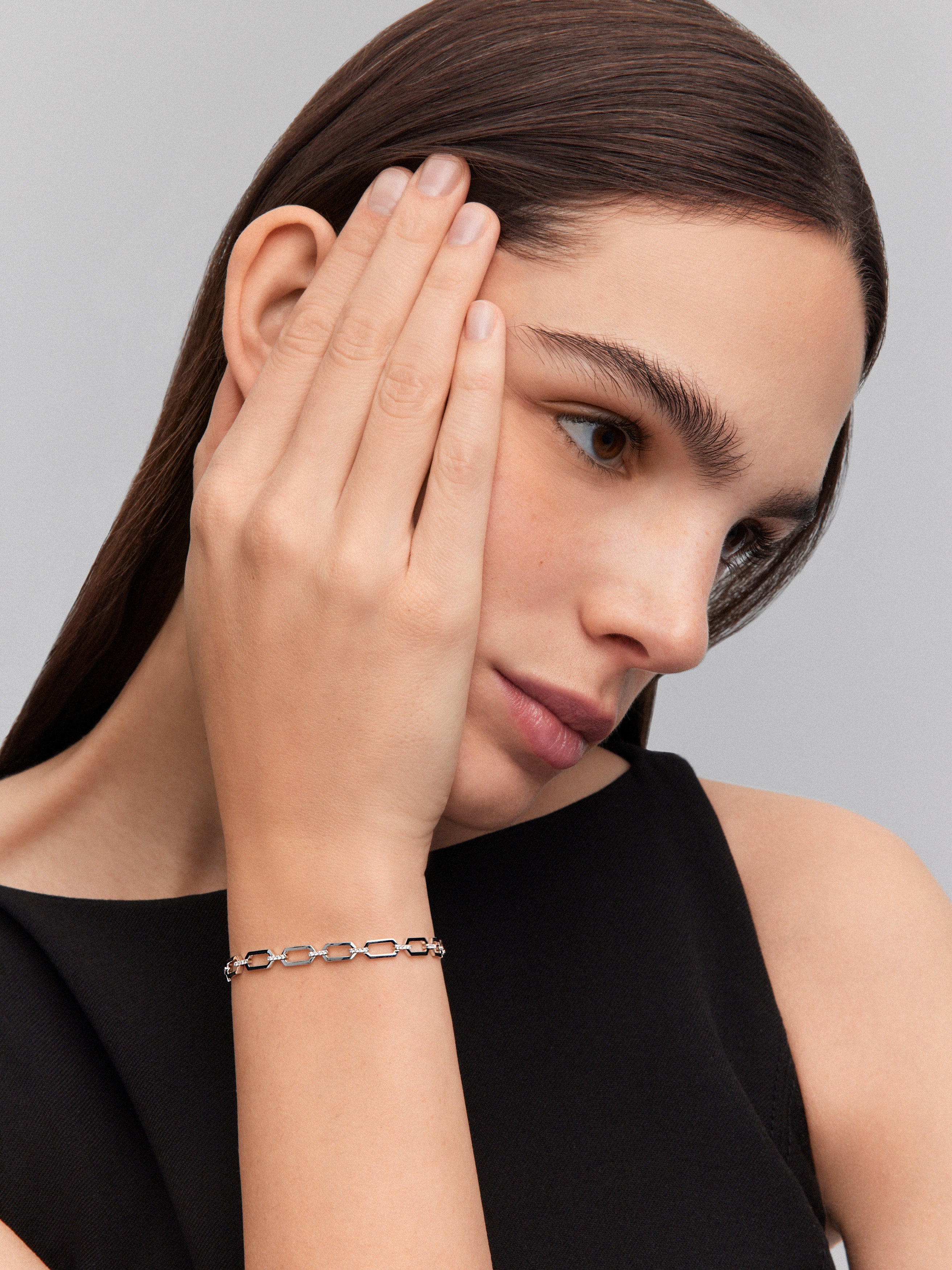 Pulsera de oro blanco de 18K con diamantes blancos en talla brillante de 0,3 cts