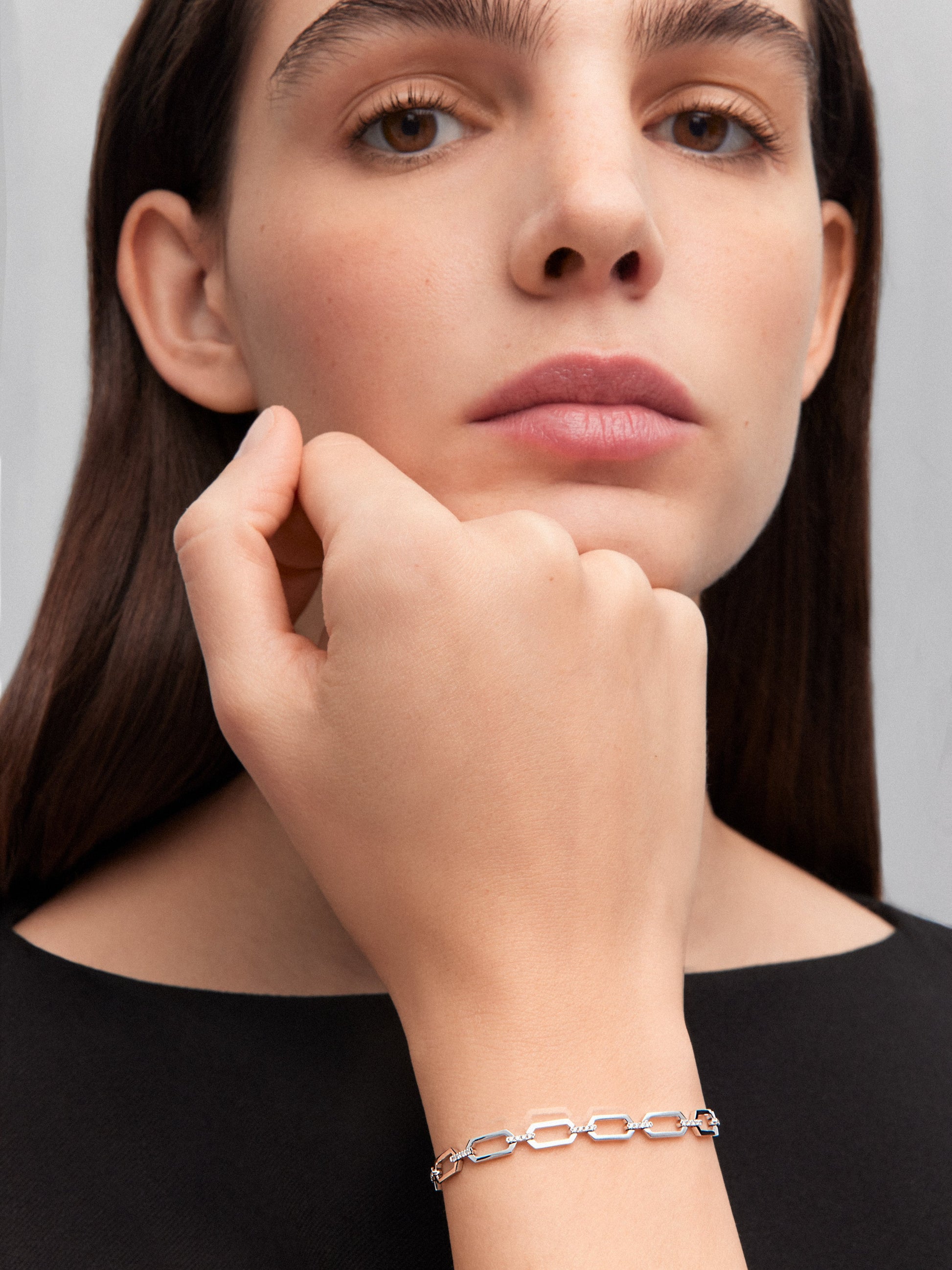 Pulsera de oro blanco de 18K con diamantes blancos en talla brillante de 0,3 cts