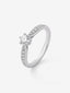 Anillo solitario de oro blanco de 18K con diamante central en talla brillante de 0,40 cts y diamantes en talla brillante con un total de 0,18 cts