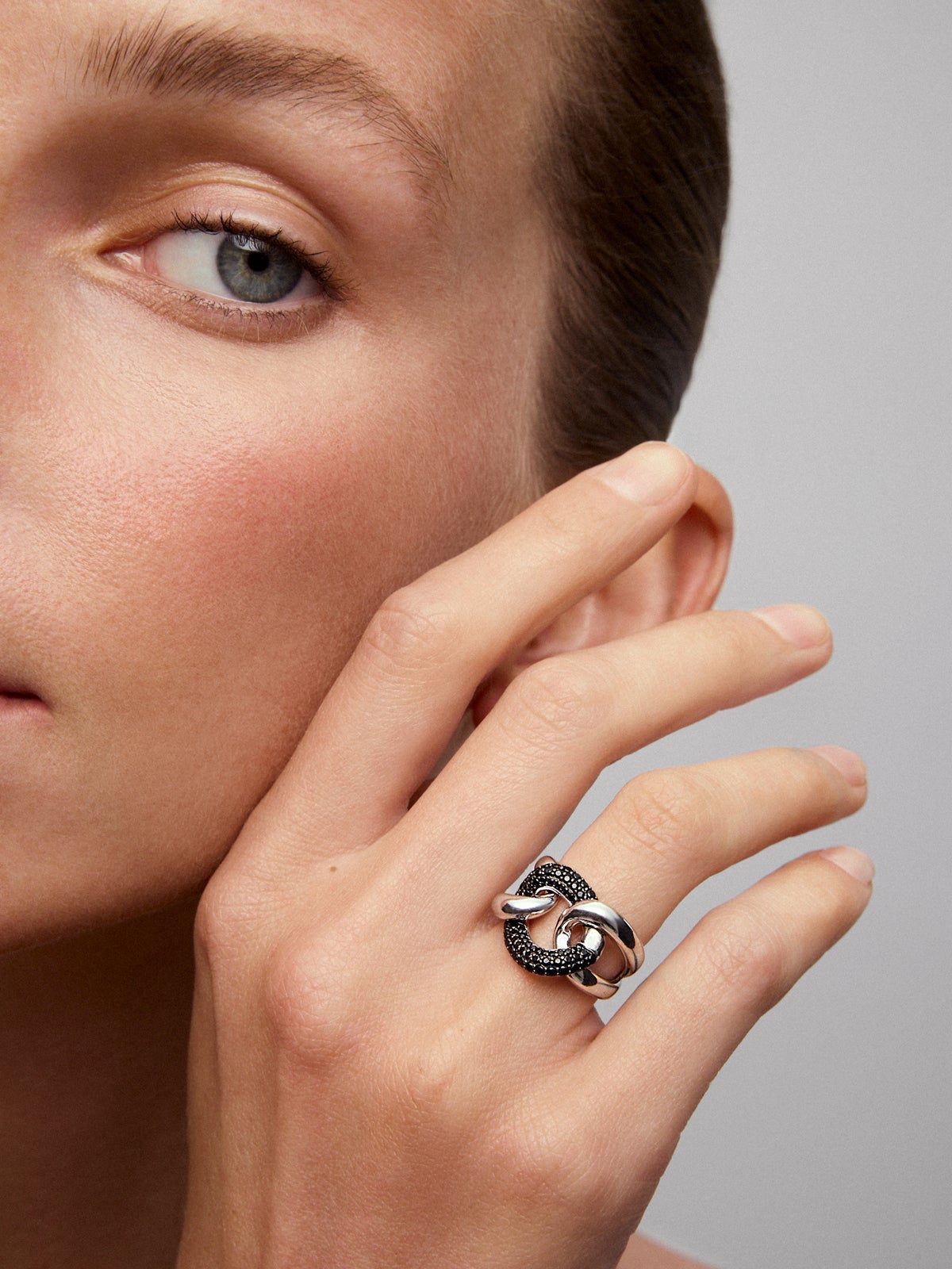 Anillo con nudo de plata 925 con espinelas