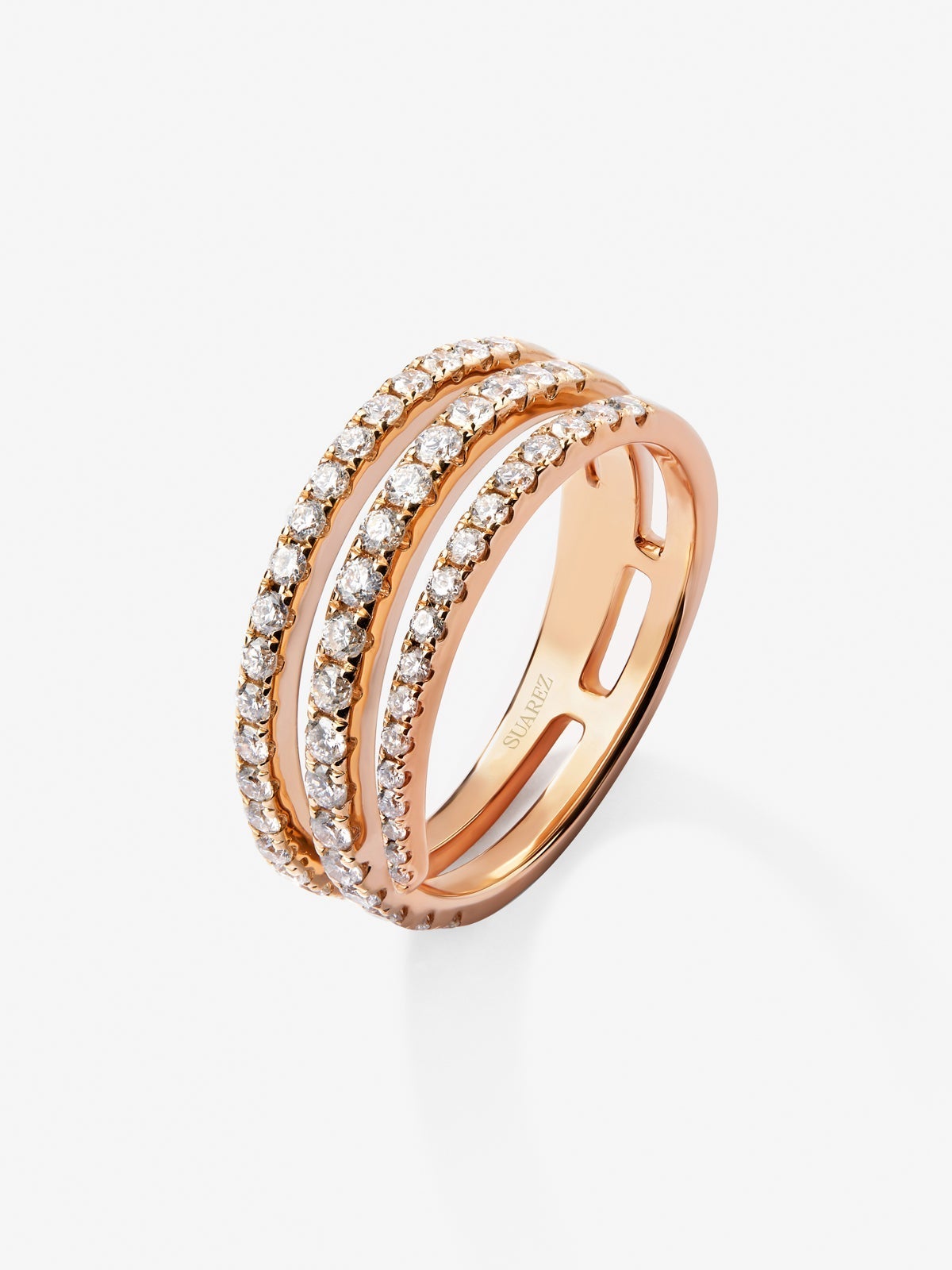 Anillo triple de oro rosa de 18K con 55 diamantes en talla brillante con un total de 0,68 cts