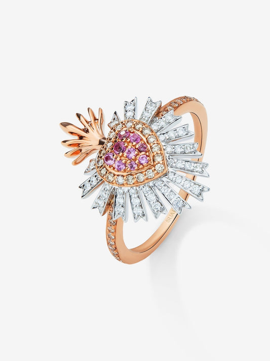 Anillo de oro rosa y blanco de 18K con 9 zafiros rosas en talla brillante con un total de 0,1 cts, 46 diamantes en talla brillante con un total de 0,17 cts y  40 diamantes marrones en talla brillante con un total de 0,17 cts