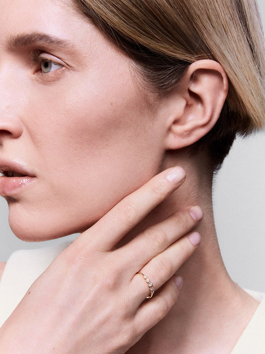 Anillo cinquillo de oro rosa de 18K con 5 diamantes en talla brillante con un total de 0,15 cts