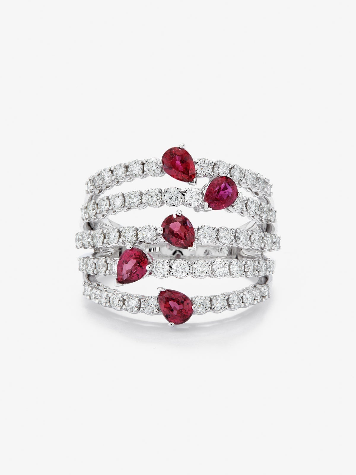 Anillo de oro blanco de 18K con 60 diamantes en talla brillante con un total de 1 cts y 5 rubíes rojos en talla pera con un total de 1,14 cts