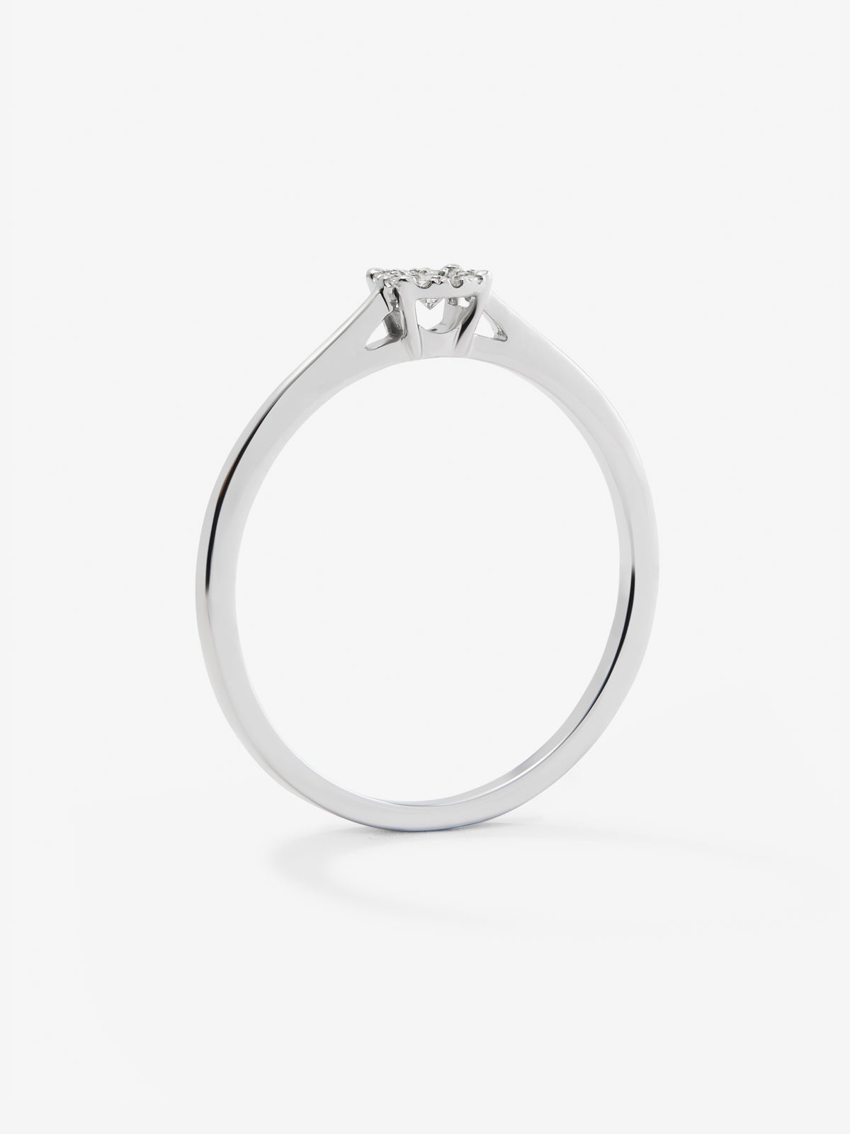 Anillo de oro blanco de 18K con 11 diamantes en talla brillante con un total de 0,06 cts