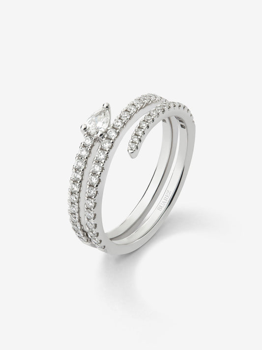 Anillo de oro blanco de 18K con diamantes en talla pera y brillante de 0,55 cts