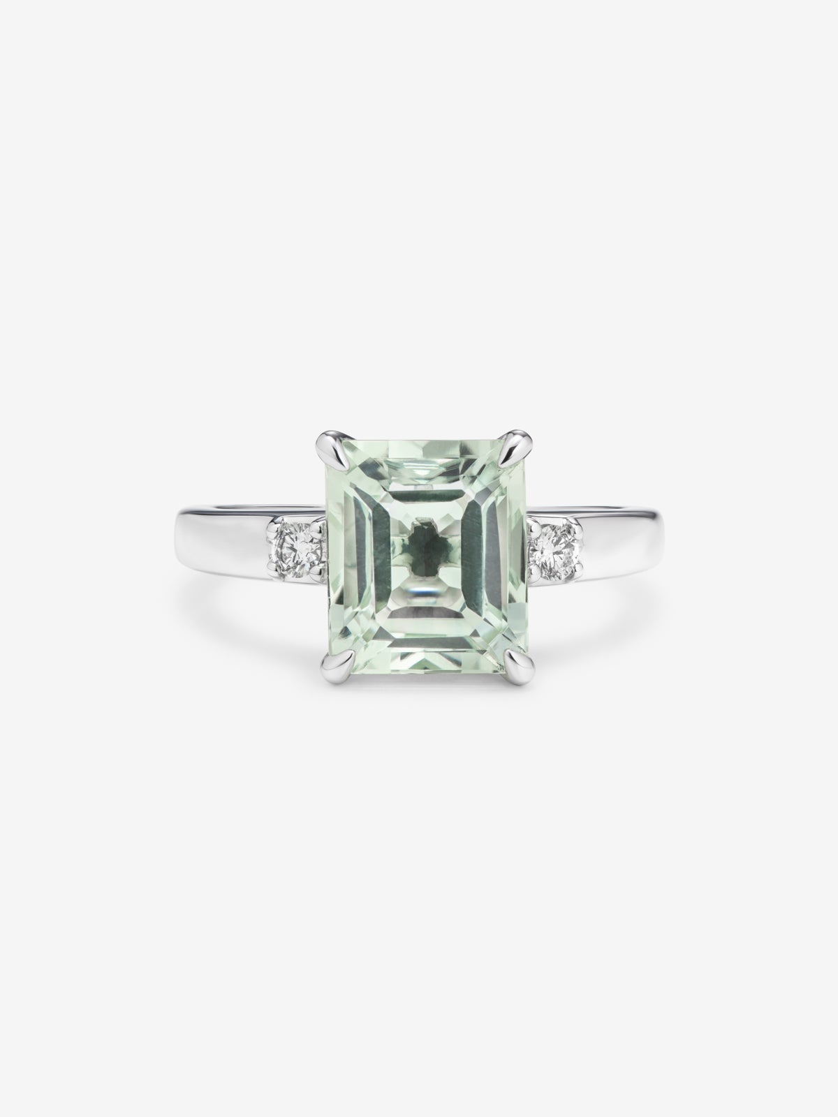 Anillo de plata 925 con amatista verde en talla esmeralda de 3,12 cts y 2 diamantes en talla brillante con un total de 0,09 cts