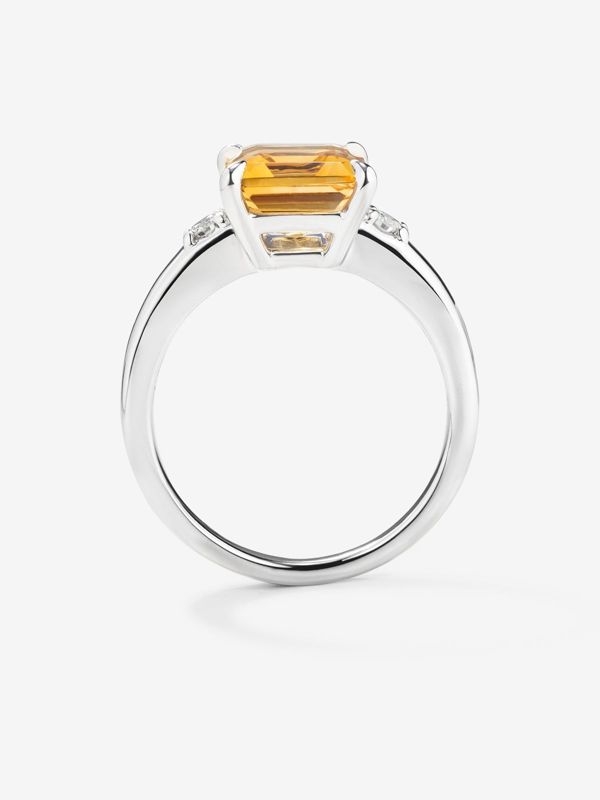 Anillo de plata 925 con cuarzo citrino en talla esmeralda de 2,86 cts y diamantes blancos en talla brillante de 0,09 cts