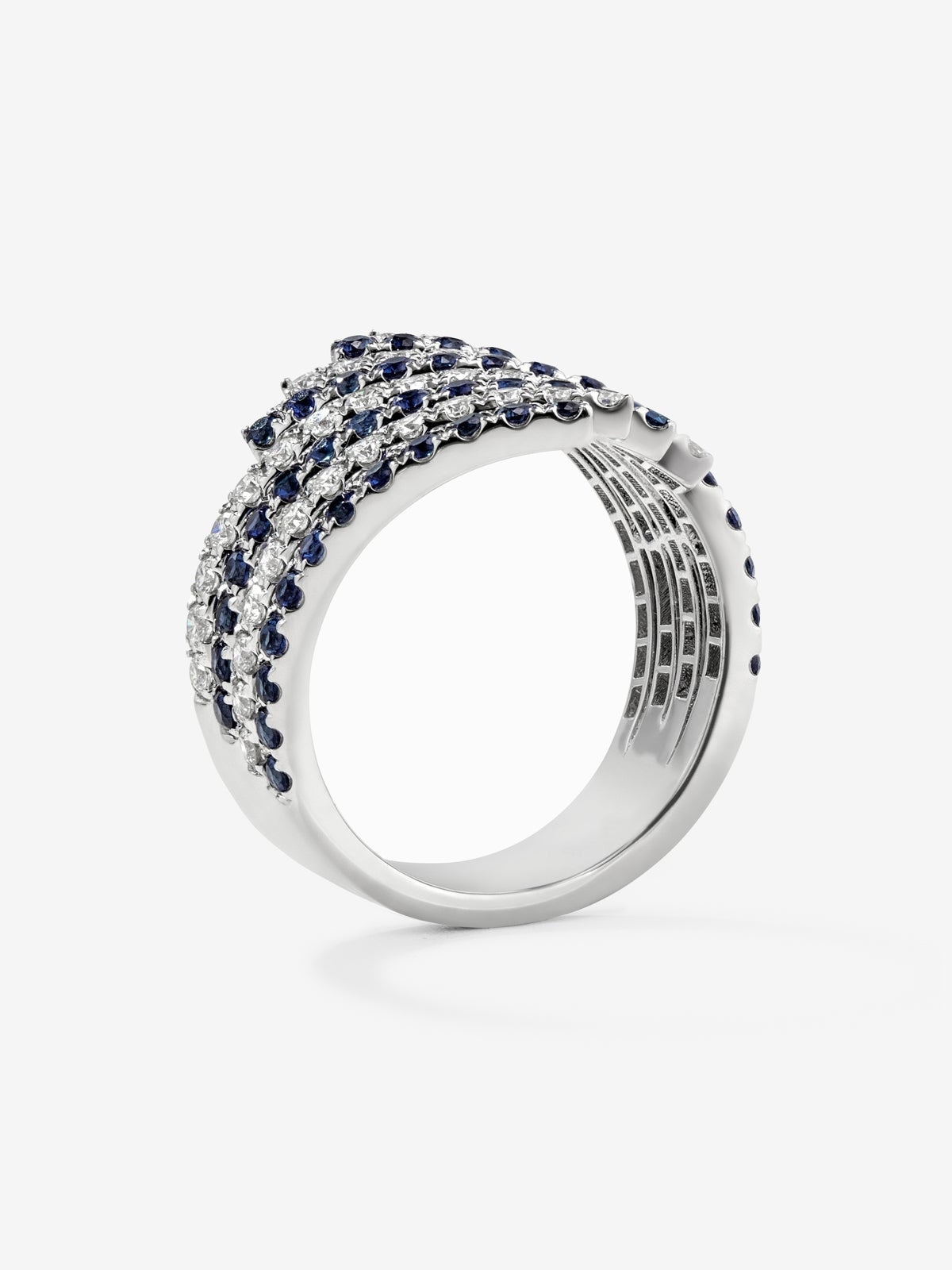 Anillo de oro blanco de 18K con diamante y zafiro
