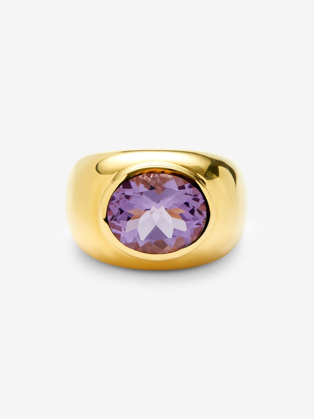 Anillo de oro amarillo de 18K con amatista morada en talla oval