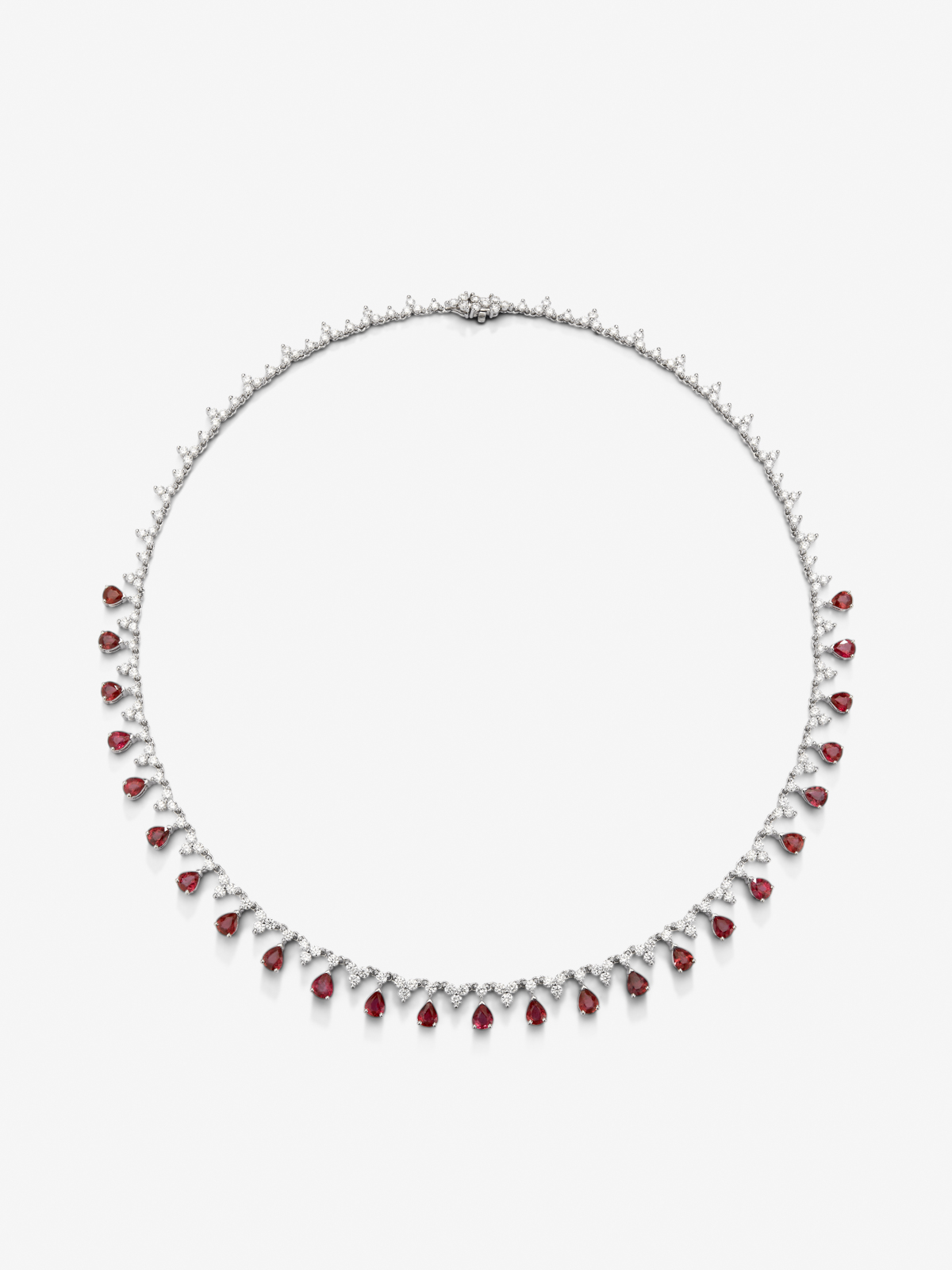 Collar rivière de oro blanco de 18K con rubíes rojos en talla pera de 8,53 cts y diamantes blancos en talla brillante de 7,63 cts