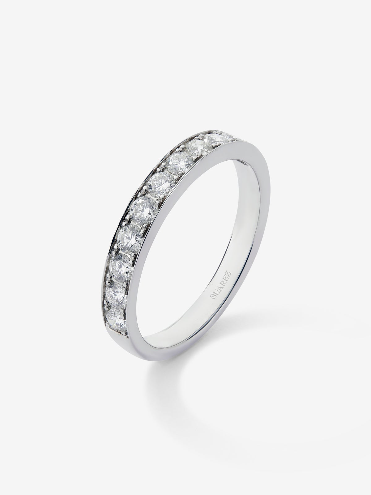 Anillo de oro blanco de 18K con diamantes en talla brillante con un total de 0,6 cts