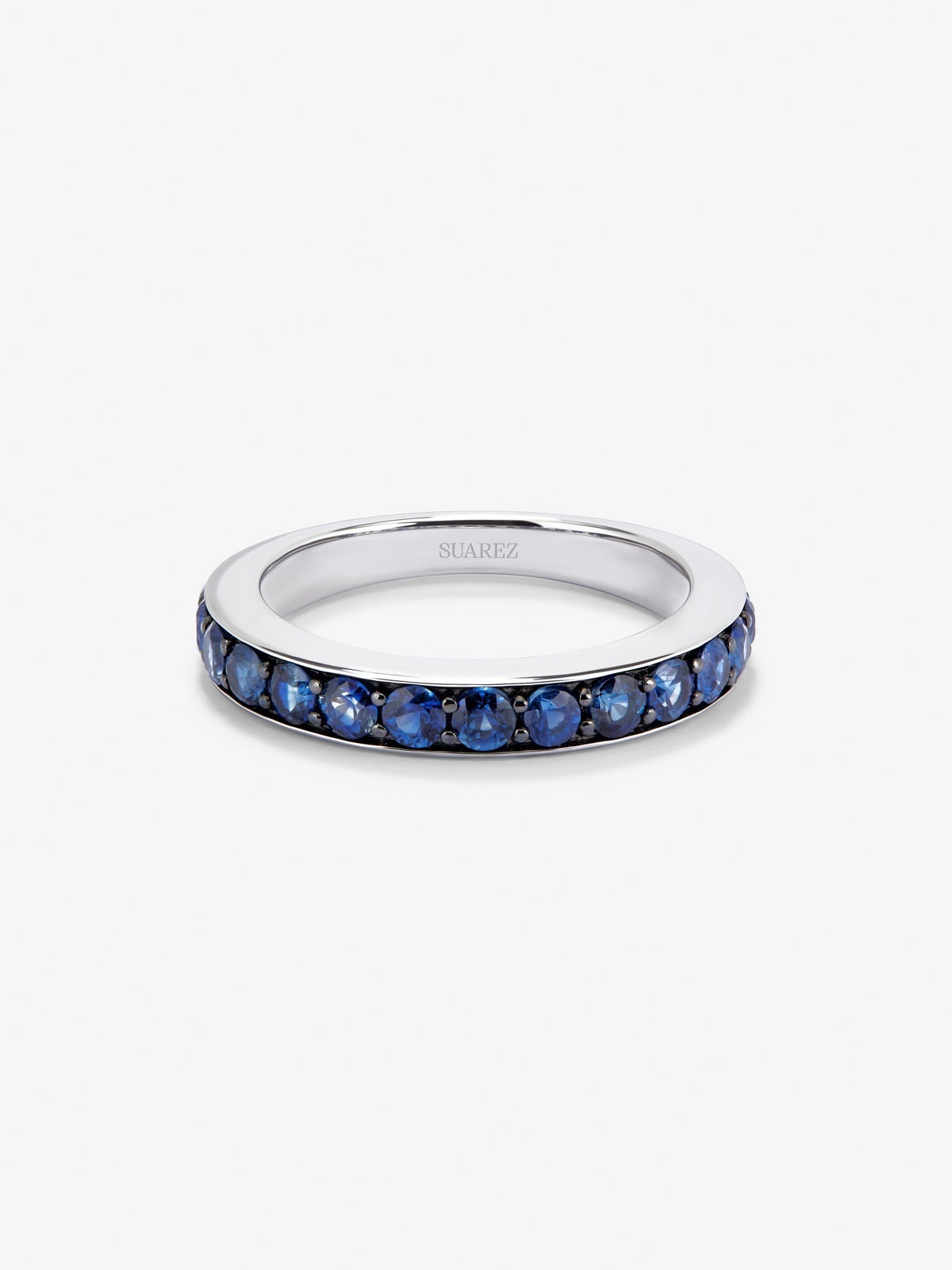 Media alianza de plata 925 con 15 zafiros azules en talla brillante con un total de 1,26 cts