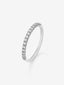 Media alianza de oro blanco de 18K con 13 diamantes en talla brillante con un total de 0,39 cts
