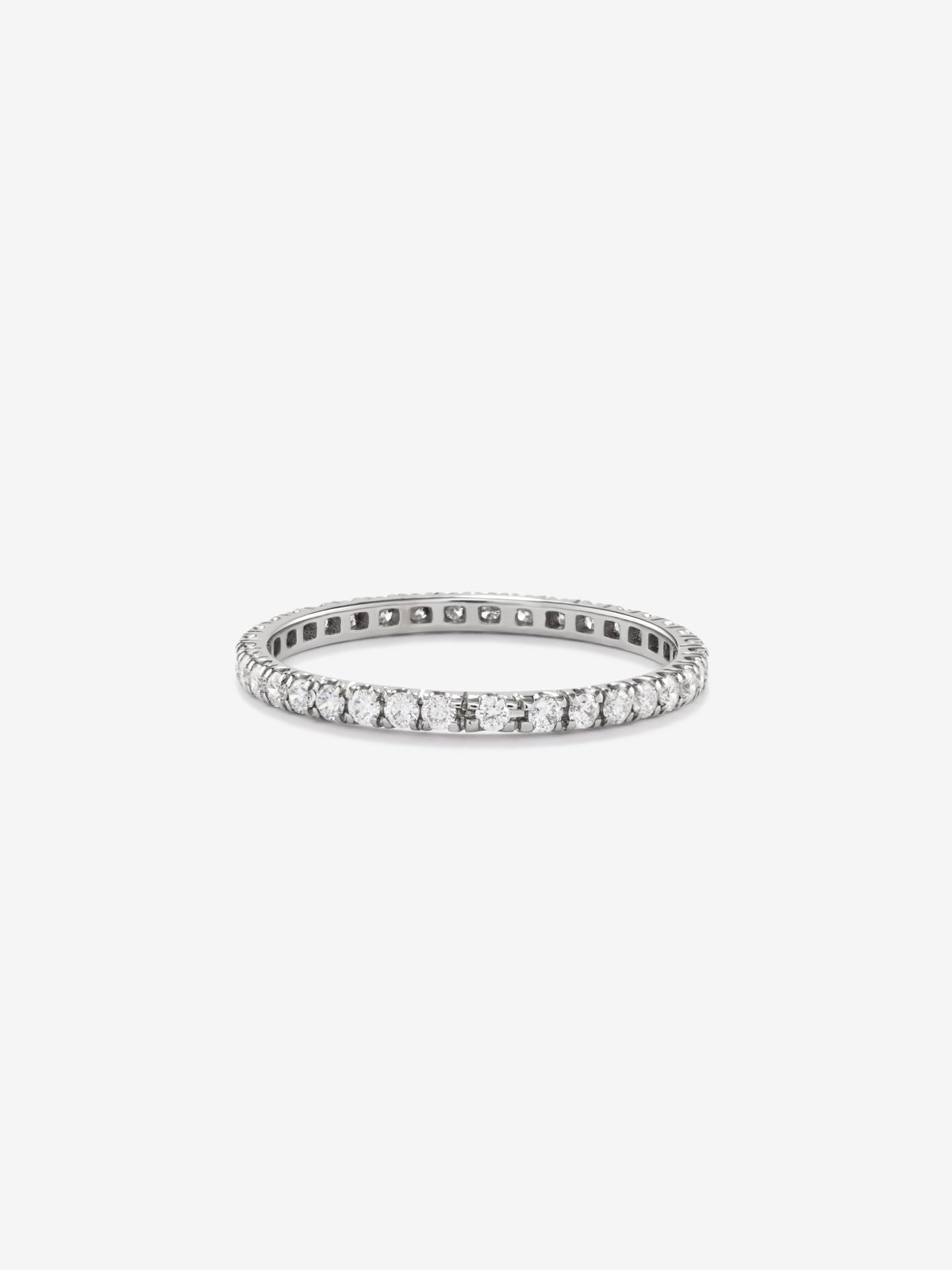 Anillo solitario de oro blanco de 18K con diamantes en talla brillante de 0,73 cts