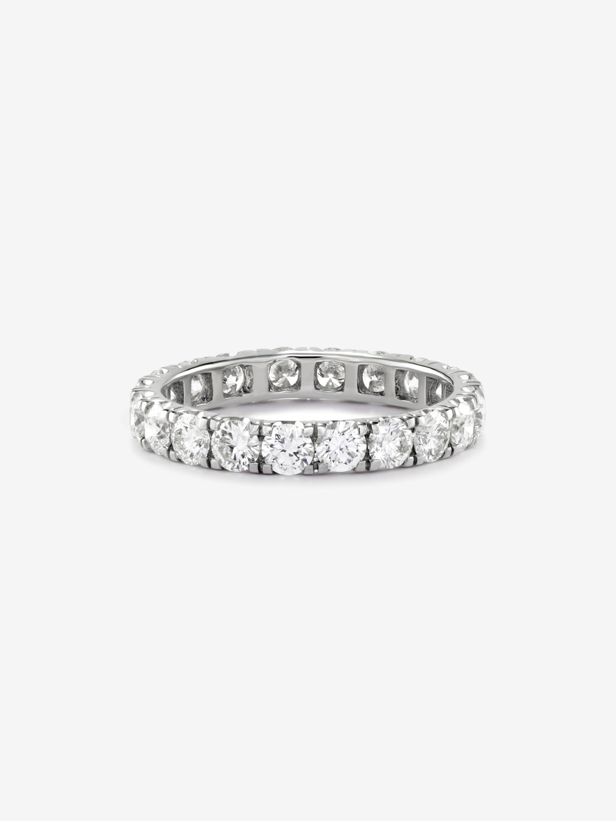 Alianza entera de oro blanco de 18K con 20 diamantes en talla brillante con un total de 2 cts