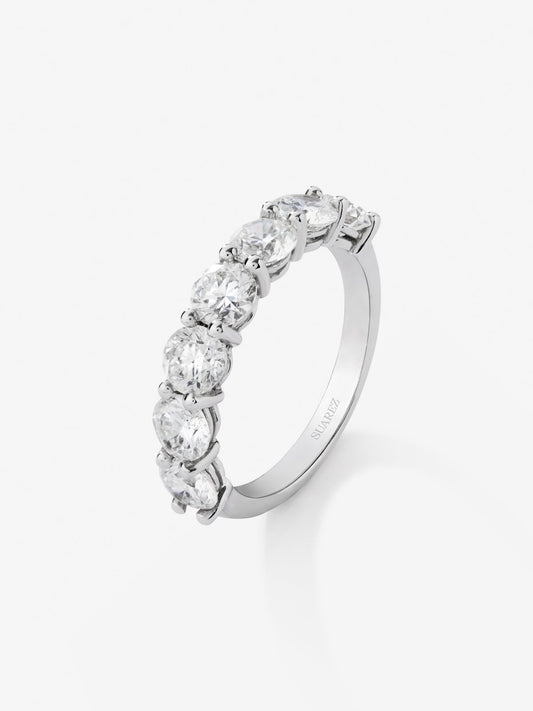 Media alianza de oro blanco de 18K con diamantes en talla brillante con un total de 1,40 cts