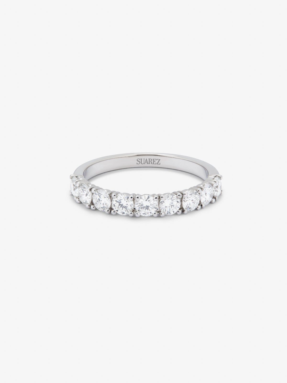 Media alianza de oro blanco de 18K con 9 diamantes en talla brillante con un total de 1,22 cts