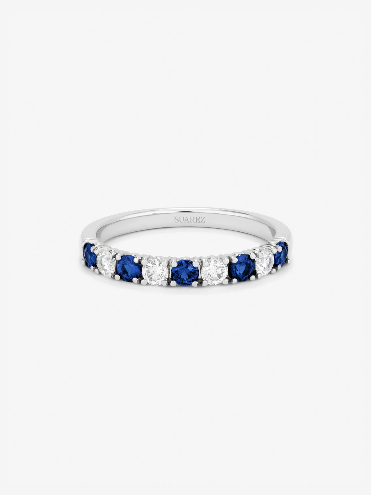 Media alianza de oro blanco de 18K con 5 zafiros azules en talla brillante con un total de 0,4 cts y 4 diamantes en talla brillante con un total de 0,27 cts