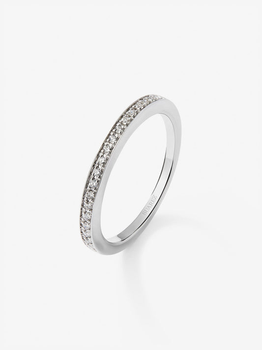 Media alianza de oro blanco de 18K con 19 diamantes en talla brillante con un total de 0,1 cts