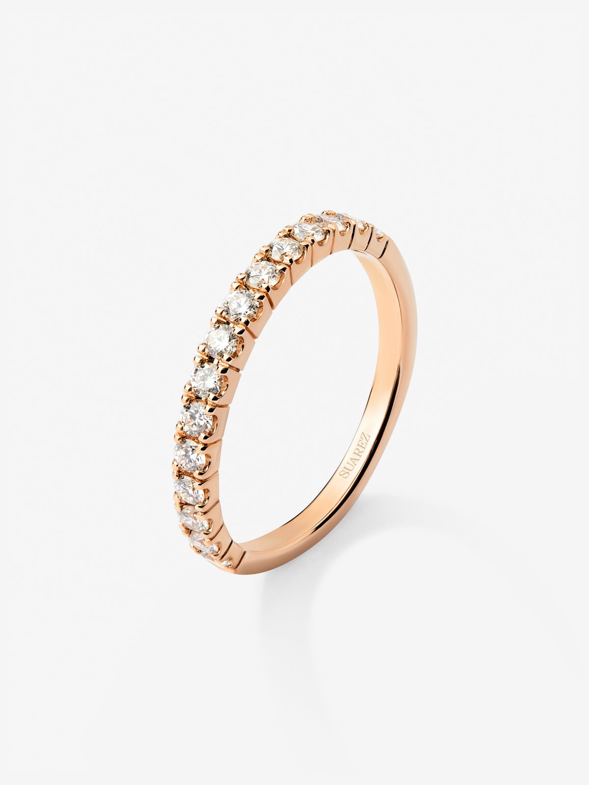 Media alianza de oro rosa de 18K con 15 diamantes en talla brillante con un total de 0,3 cts