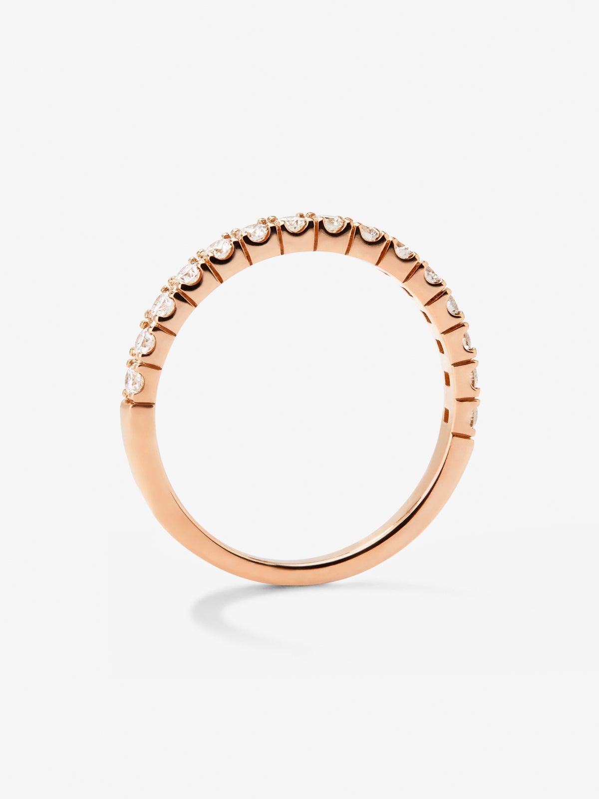 Media alianza de oro rosa de 18K con 15 diamantes en talla brillante con un total de 0,3 cts
