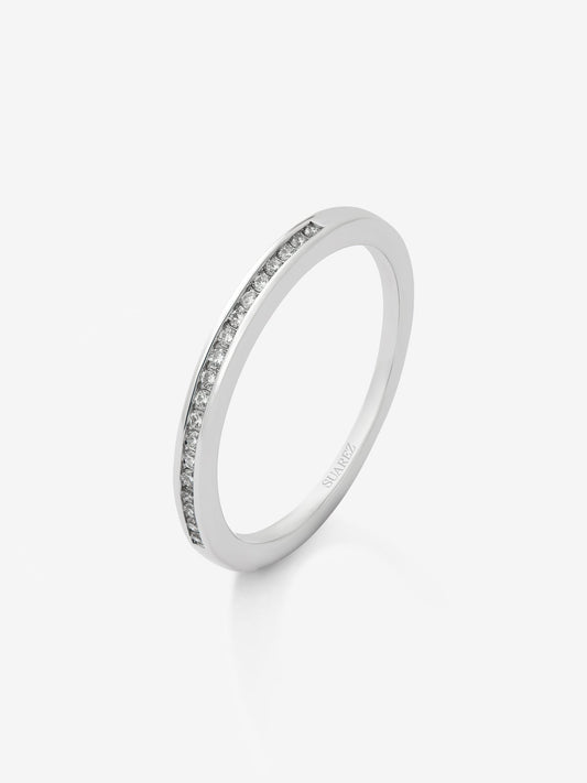 Media alianza de oro blanco de 18K con 19 diamantes en talla brillante con un total de 0,19 cts