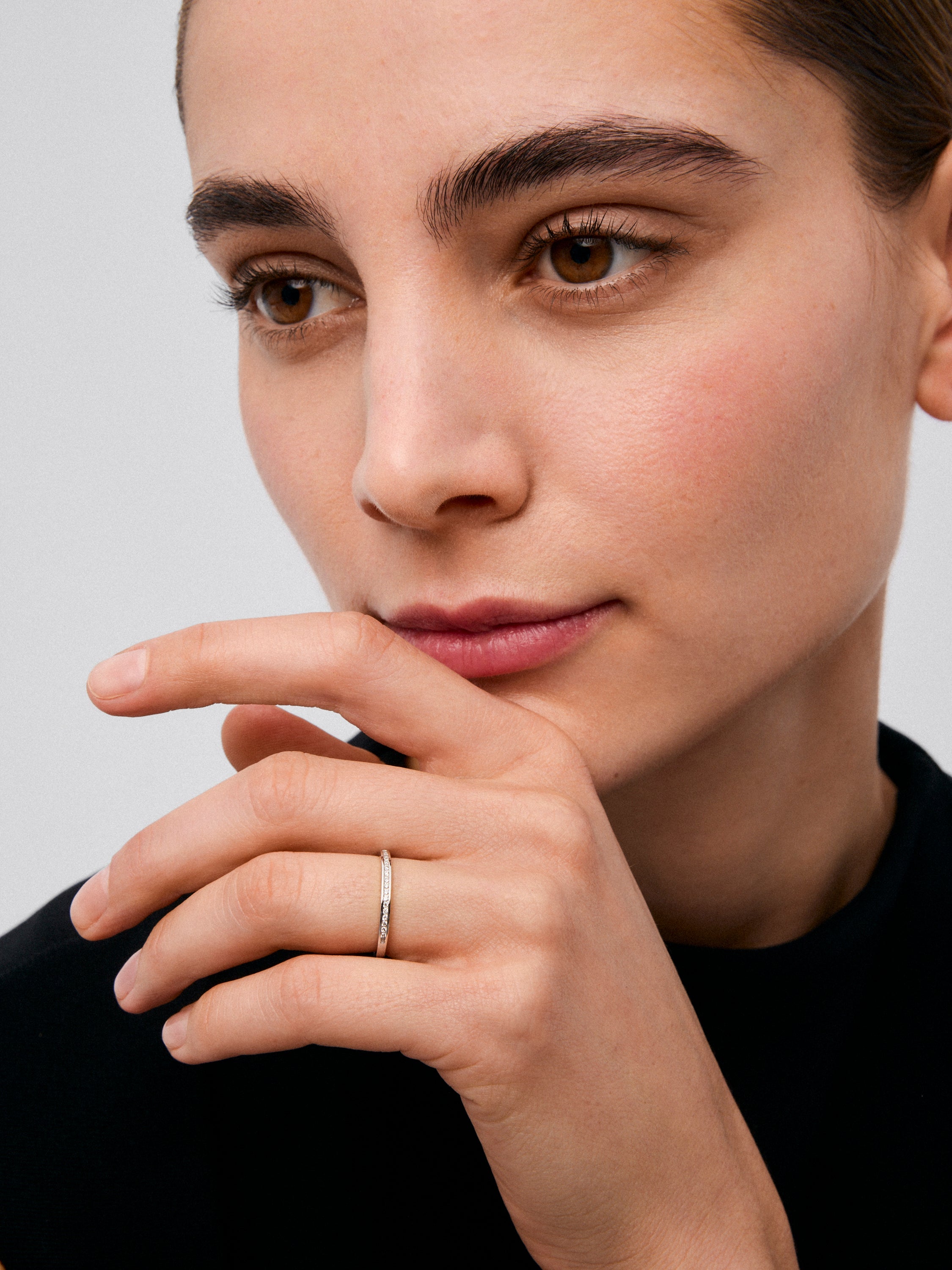 Pulsera rivière de oro blanco de 18K con diamantes en talla brillante con un total de 2,09 cts