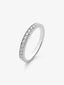 Media alianza de oro blanco de 18k con pavé de diamantes en talla brillante con un total de 0,28 cts