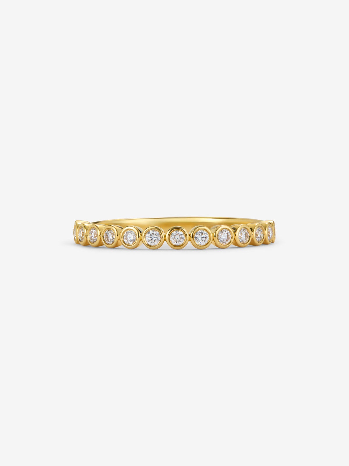 Alianza de oro amarillo de 18K con 14 diamantes blanco en talla brillante con un total de 0,19 cts
