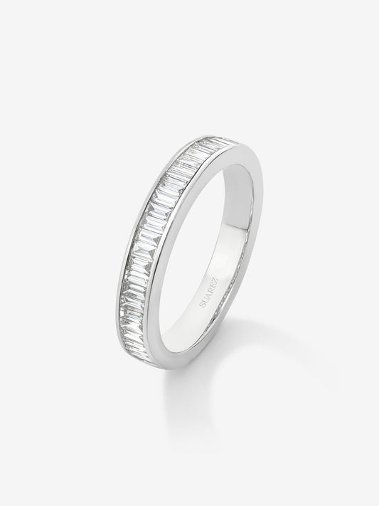 Media alianza de oro blanco de 18K con 31 diamantes en talla baguette con un total de 0,5 cts