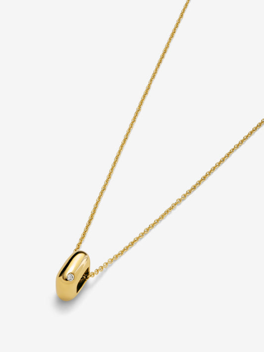 Charm de oro amarillo de 18K con 2 diamantes en talla brillante con un total de 0,03 cts
