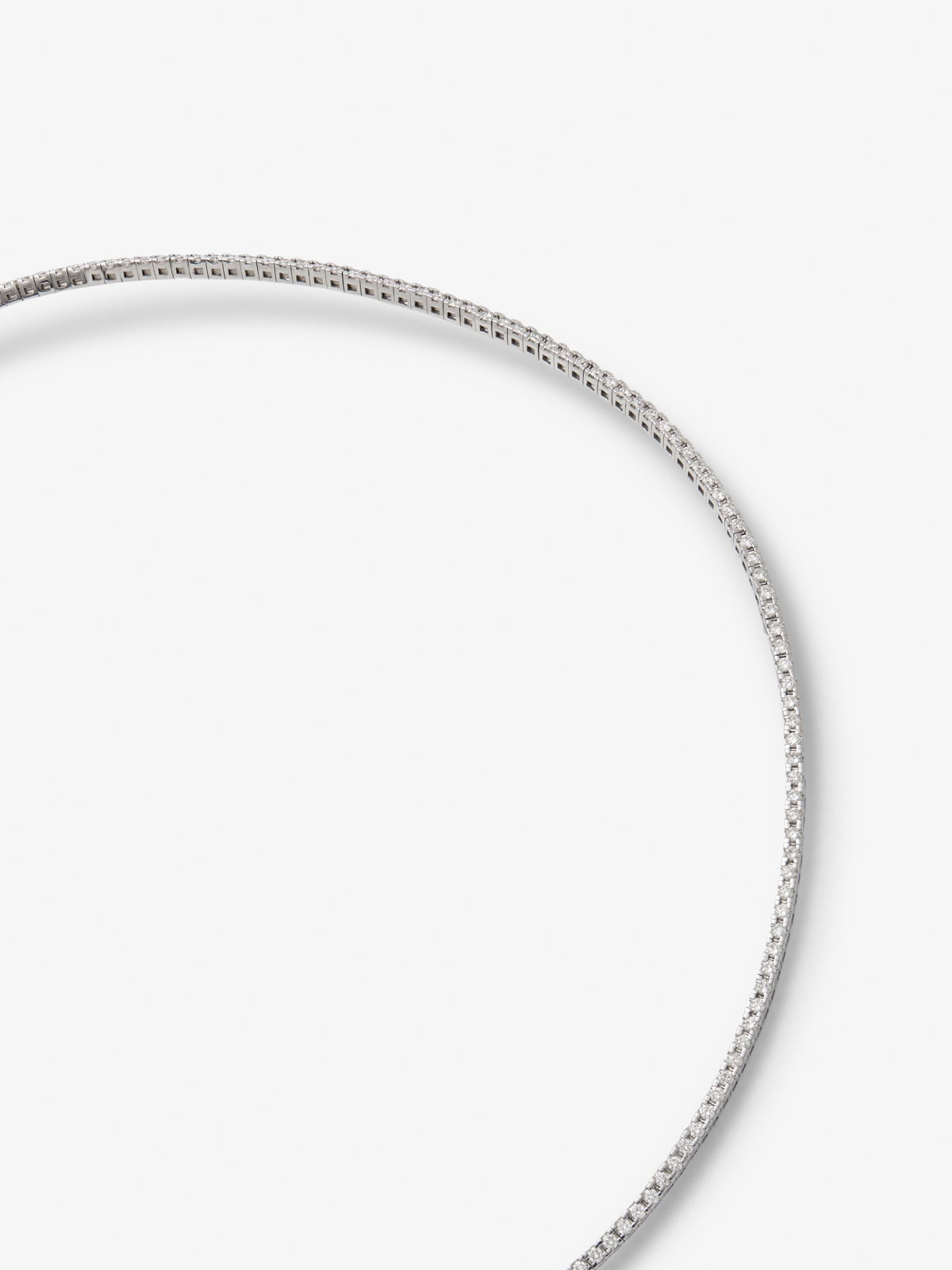 Collar rivière de oro blanco de 18K con 207 diamantes en talla brillante con un total de 3,06 cts