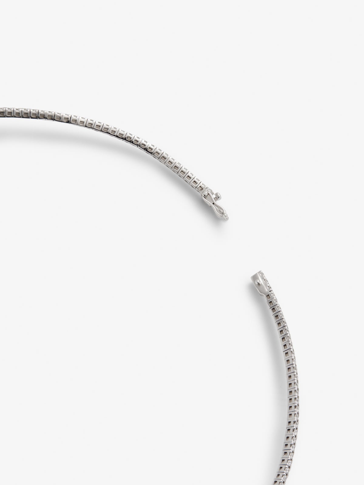 Collar rivière de oro blanco de 18K con 207 diamantes en talla brillante con un total de 3,06 cts