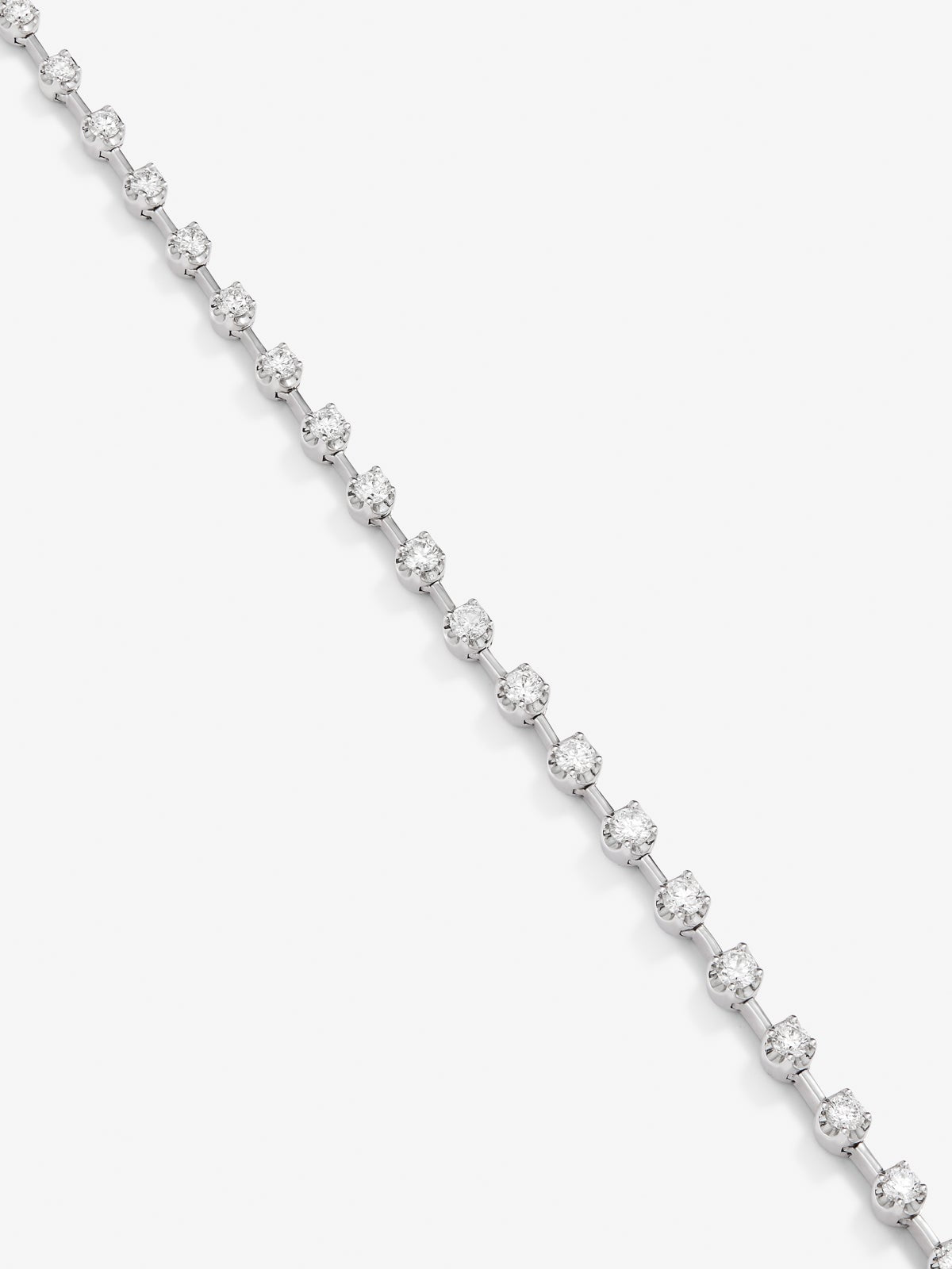 Collar de oro blanco de 18K con diamantes blancos en talla brillante de 2,03 cts