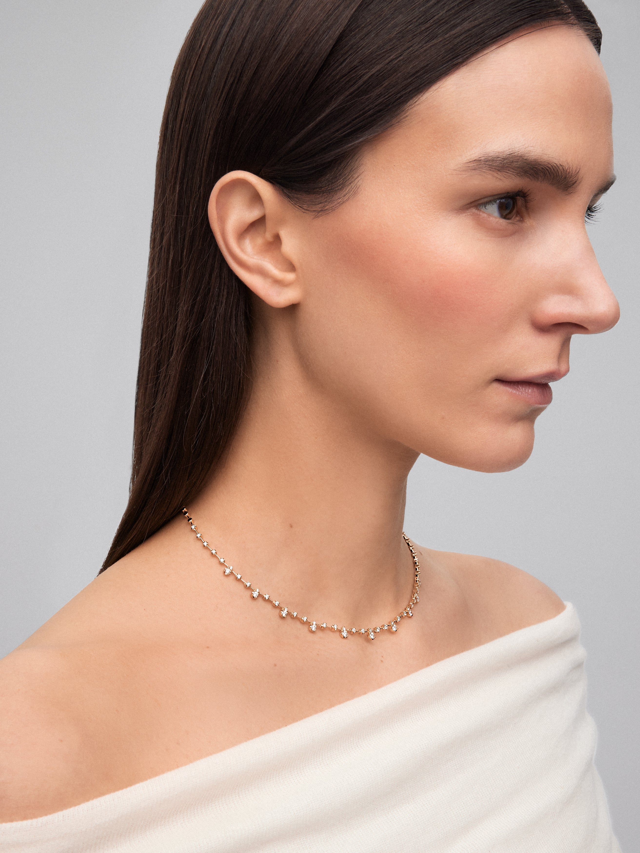 Collar de oro amarillo de 18K con 62 diamantes en talla brillante con un total de 2,61 cts